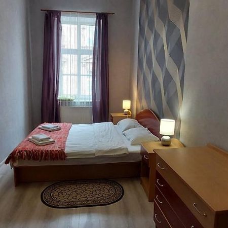 2 Bedroom Apartment On Tomashivskogo Street 7 Lviv Eksteriør billede