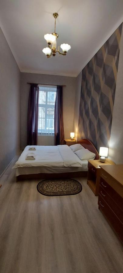 2 Bedroom Apartment On Tomashivskogo Street 7 Lviv Eksteriør billede